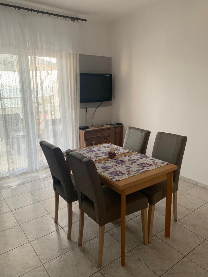 Apartment Jure Трогир Екстериор снимка