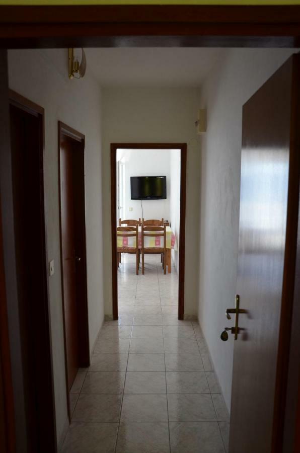 Apartment Jure Трогир Екстериор снимка